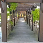 Les Vignes Apart-hotel 3*